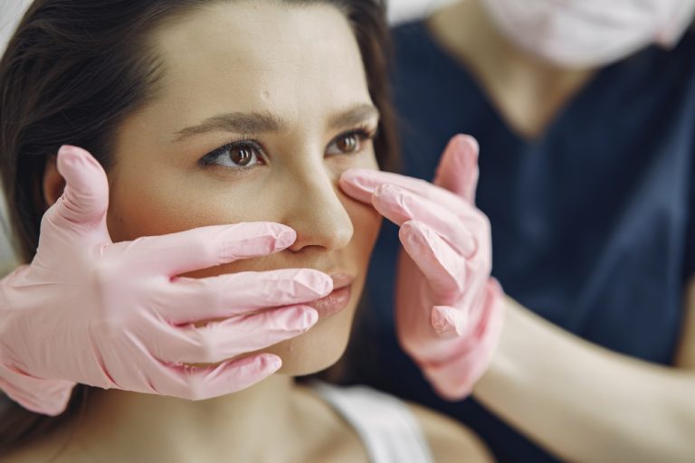 Quanto tempo o nariz fica dolorido após a rinoplastia? 1 custa uma Rinoplastia
